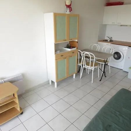 T2 Cabine Avec Terrasse Et Parking Prive A Sete - Fr-1-472-103 Apartment