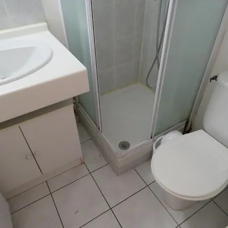 T2 Cabine Avec Terrasse Et Parking Prive A Sete - Fr-1-472-103 *