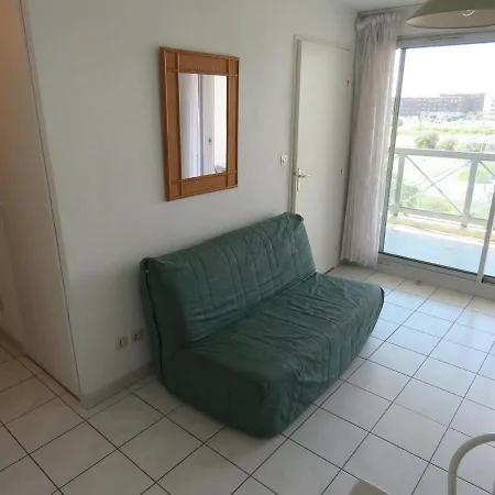 Appartement T2 Cabine Avec Terrasse Et Parking Prive A Sete - Fr-1-472-103 *