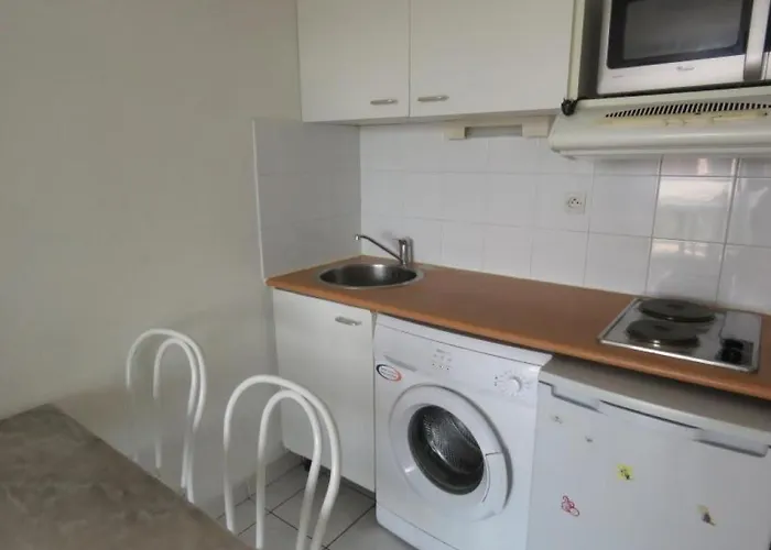 T2 Cabine Avec Terrasse Et Parking Prive A Sete - Fr-1-472-103 *