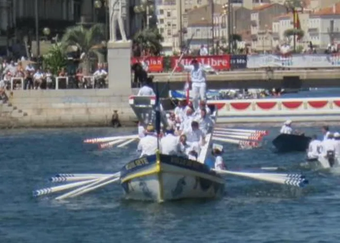 T2 Cabine Avec Terrasse Et Parking Prive A Sete - Fr-1-472-103 Appartement *