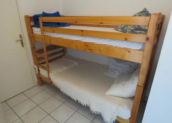 T2 Cabine Avec Terrasse Et Parking Prive A Sete - Fr-1-472-103 Sète