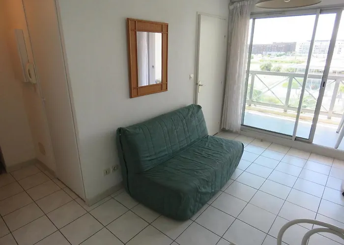 Appartement T2 Cabine Avec Terrasse Et Parking Prive A Sete - Fr-1-472-103 *