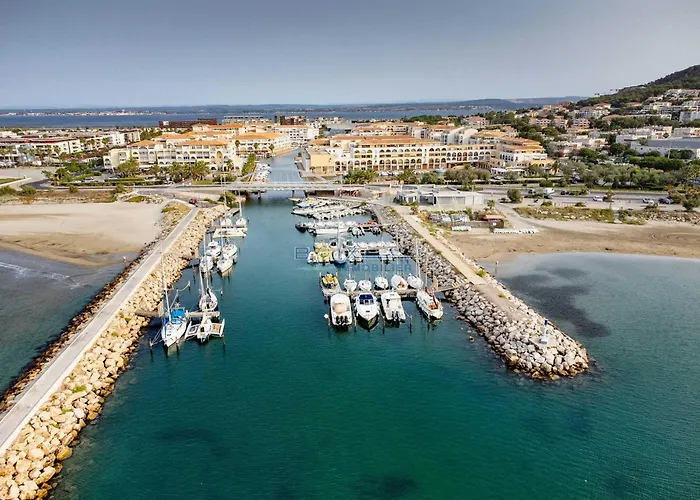 Appartement T2 Cabine Avec Terrasse Et Parking Prive A Sete - Fr-1-472-103 *